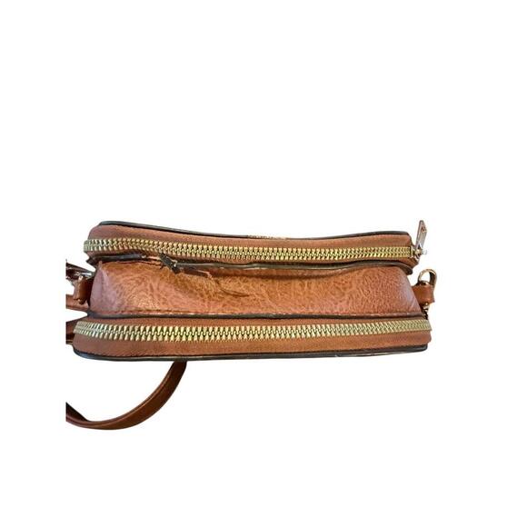 Stylish Embossed Crossbody Bag - Picture 5 of 7